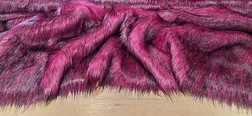 Textil - Kožušina umelá - TOP KVALITA - Cena za 10 cm (Kožušina umelá - Purple Lady) - 16803107_