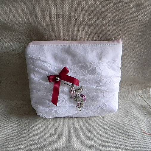 Taštičky - Romantická biela taštička s brošňou - 16809857_