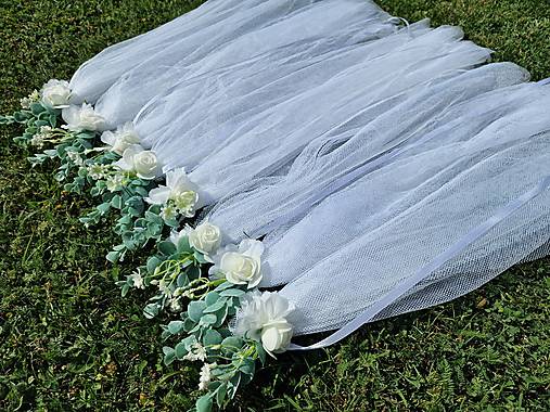 Dekorácie - Mašľa eukalyptus a biela ružicka a cherry blossom - 16812189_