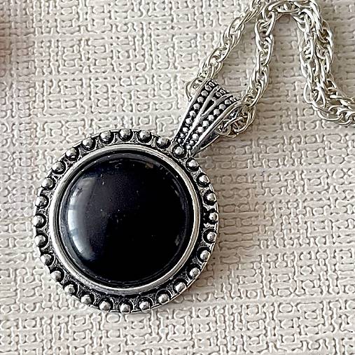 Náhrdelníky - Antique Silver Gemstone Pendant / Prívesok s minerálom v starostriebornej farbe E047 (Antique Silver Black Agate Pendant / Prívesok s čiernym achátom) - 16816837_