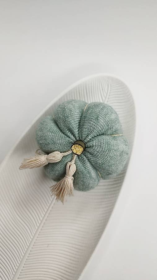 Dekorácie - Jesenná tekvička (zelené melírové so strapcom) - 16822283_