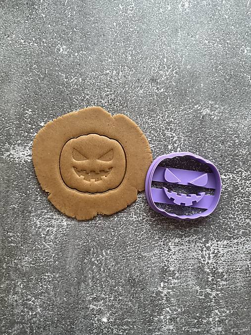 Príbory, varešky, pomôcky - Vykrajovačka - Tekvica s úsmevom - 16830223_