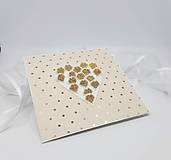 Papiernictvo - Zlaté srdiečko - vyšívaná pohľadnica - 16830493_