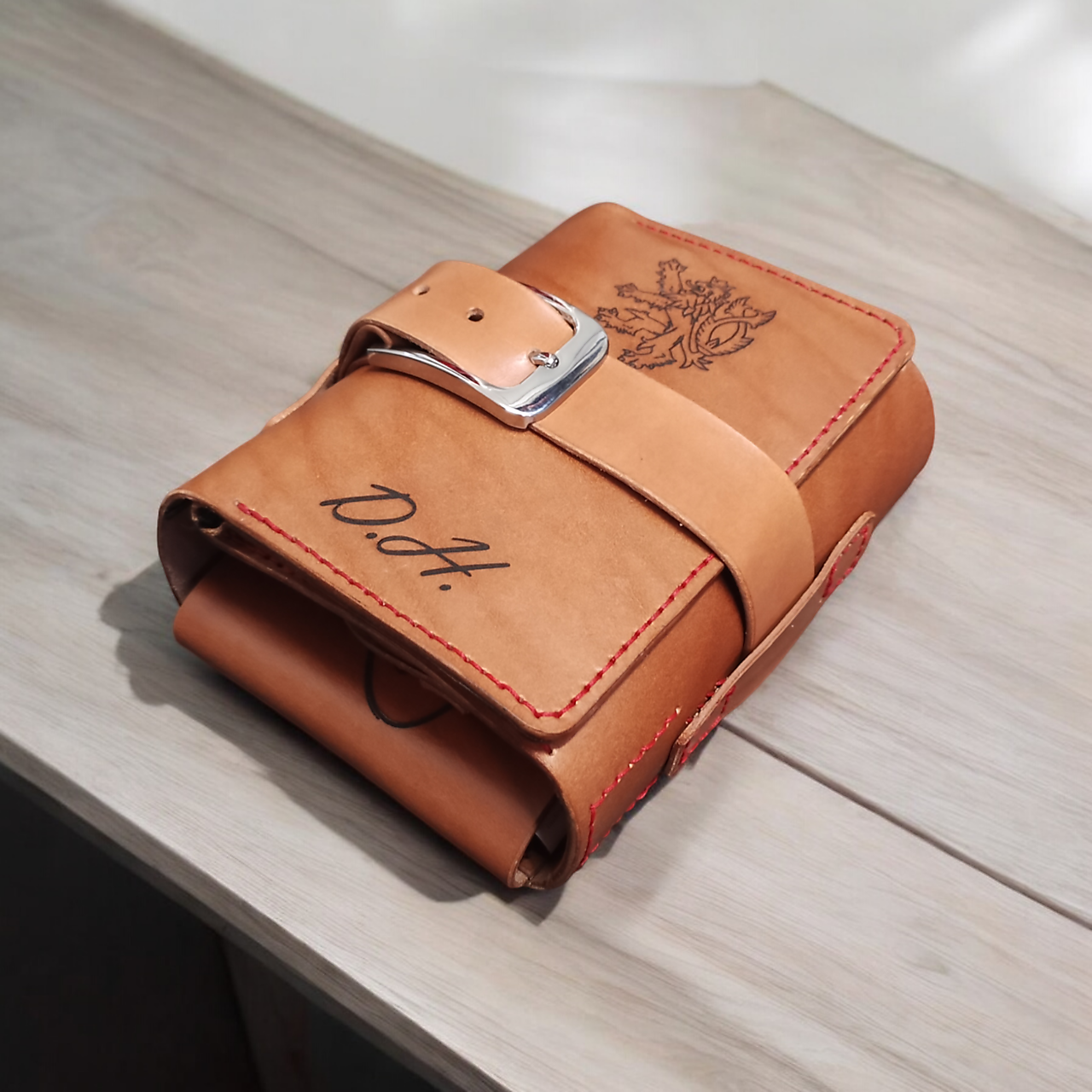 Kožený obal pre fajku a príslušenstvo