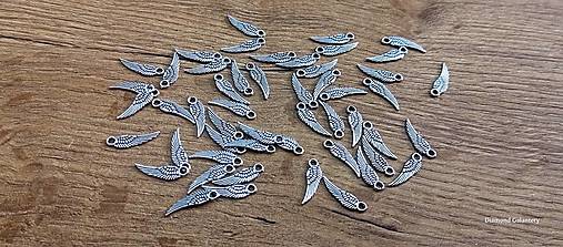 Náhrdelníky - Prívesok Anjelské krídla - 5 x 17 mm - 16832791_