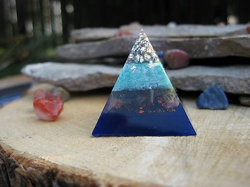 Pyramída s turmalínom 3,5 cm, č. 4152
