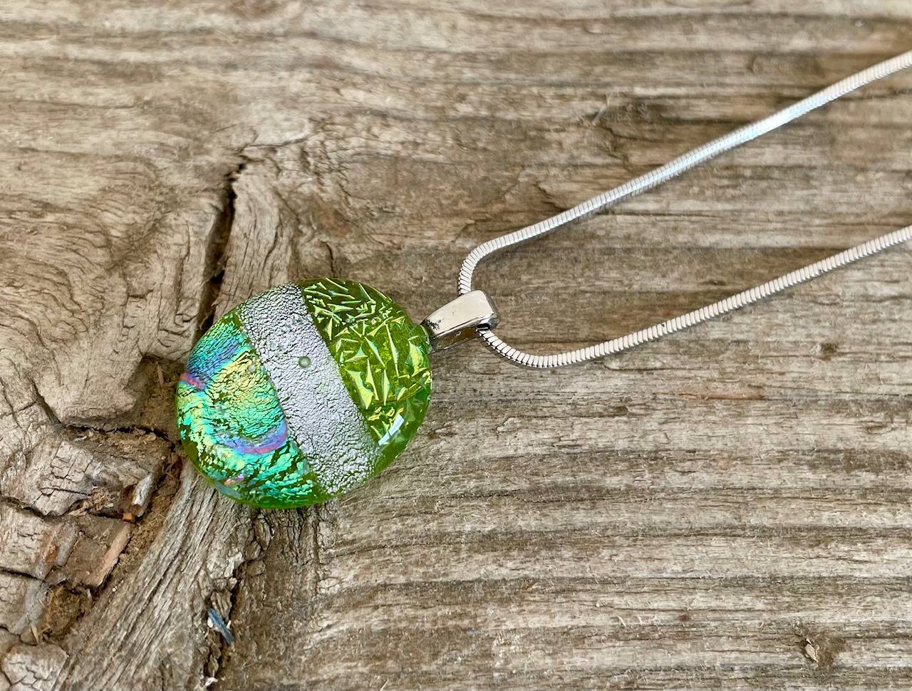 Prívesok s retiazkou Spring green waters