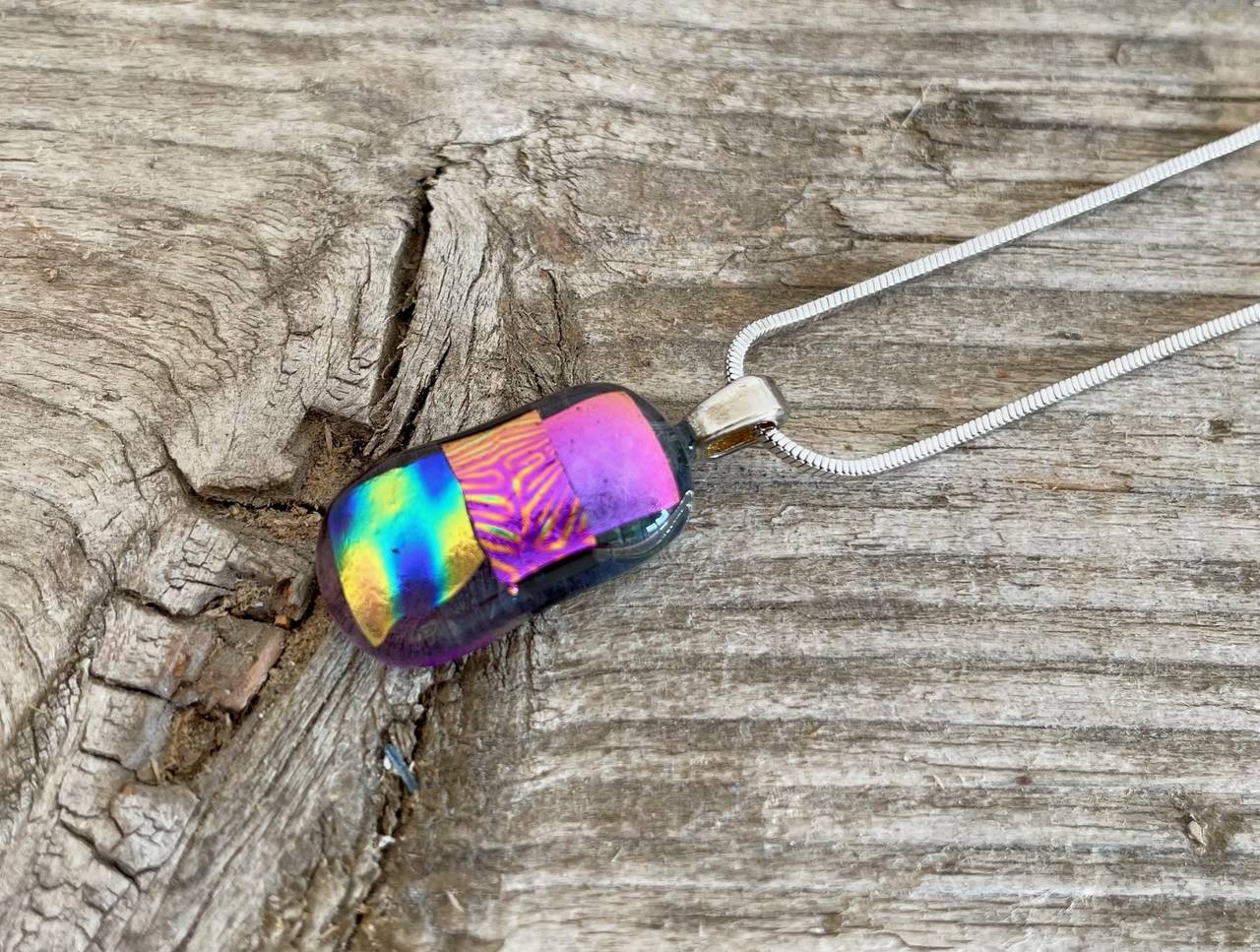 Prívesok s retiazkou Violet boom