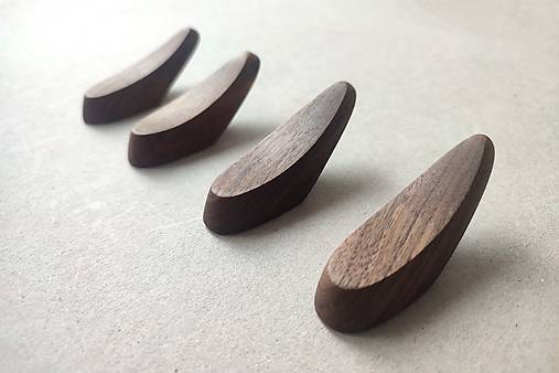 Nástenný vešiak PRINCESS drevo orech