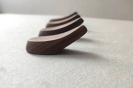 Nástenný vešiak PRINCESS drevo orech