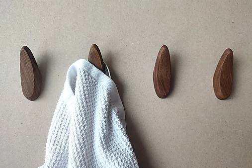 Nástenný vešiak PRINCESS drevo orech