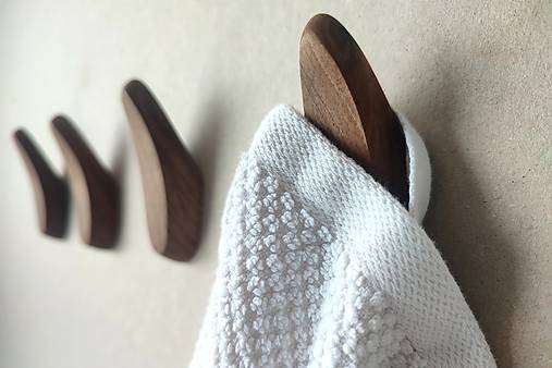 Nástenný vešiak PRINCESS drevo orech