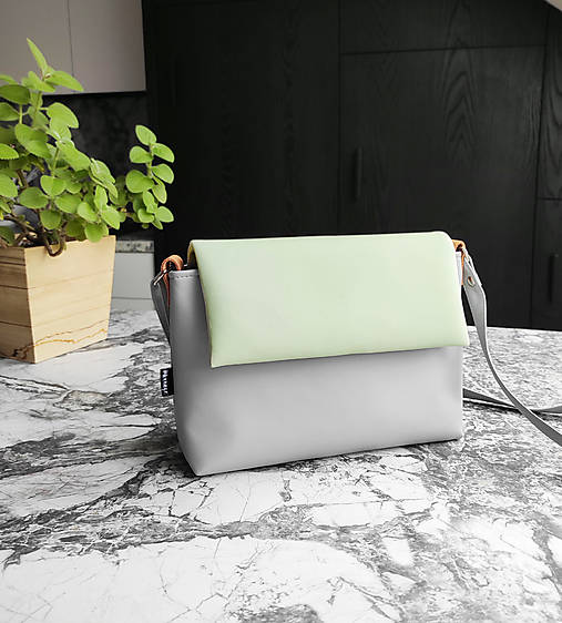 Kabelky - Anna crossbody bag šedá s pistáciovou - 16838447_