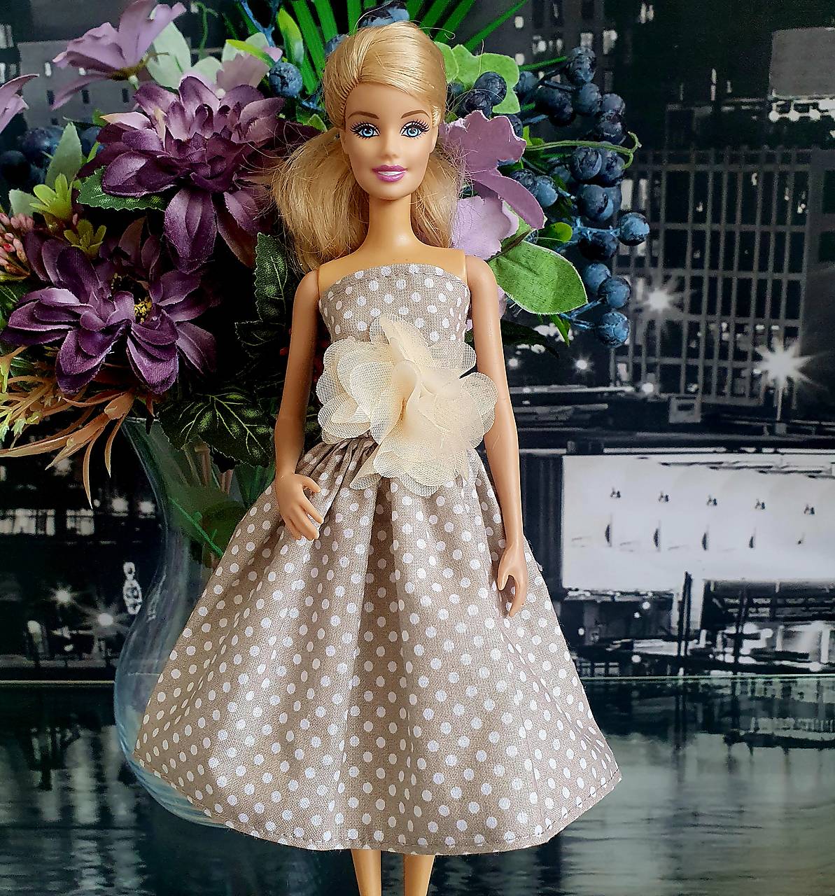 Bodkované retro šaty pre Barbie