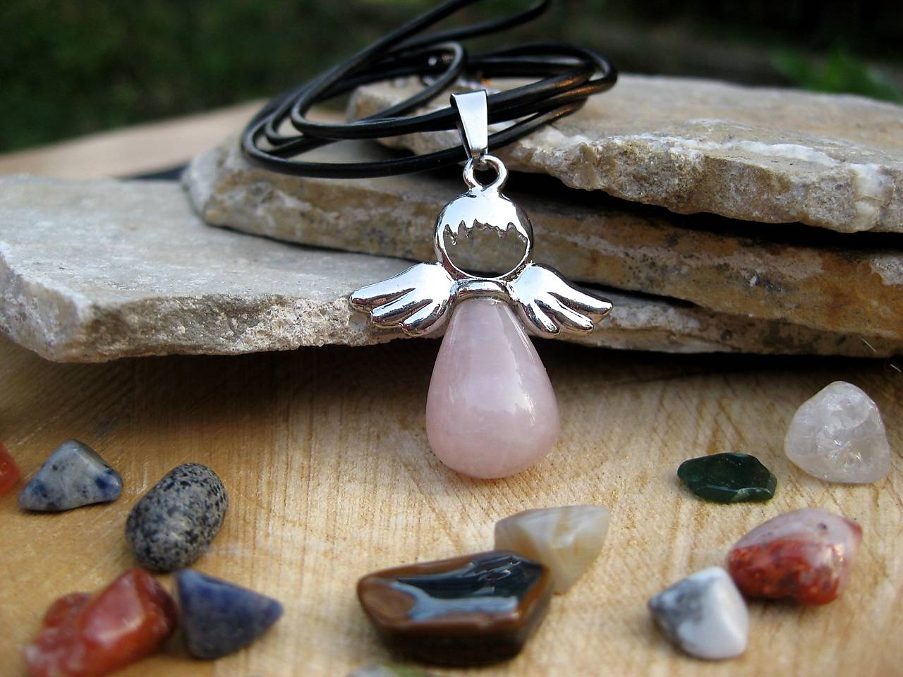 Náhrdelník anjel (s ruženínom)