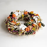 Dekorácie - Jesenný veniec na dvere s oranžovou machovkou a purpurovou slamienkou - 16846420_