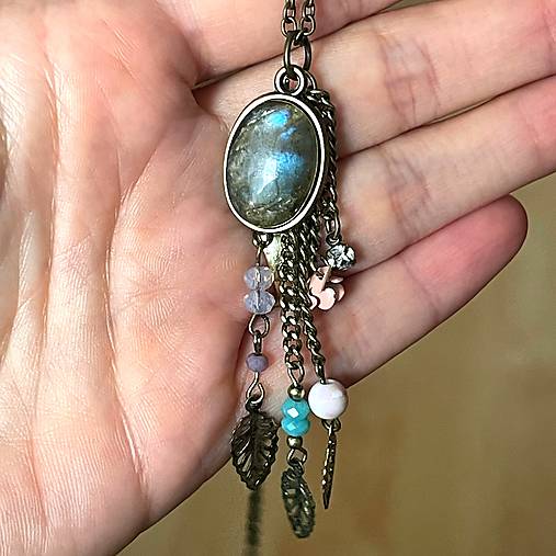 Labradorite Leaf Necklace / Náhrdelník s labradoritom E045