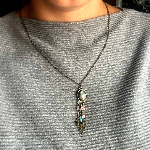 Labradorite Leaf Necklace / Náhrdelník s labradoritom E045