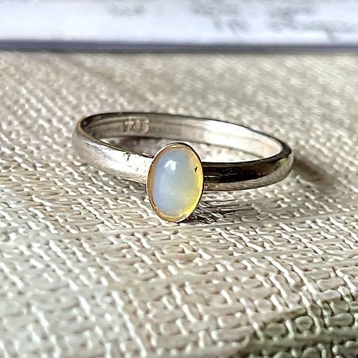 ZĽAVA 50% Ethiopian Opal Ring Ag925 / Jemný strieborný prsteň s etiópskym opálom E045