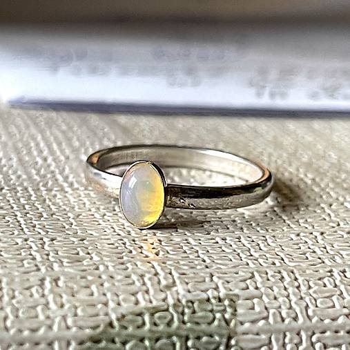 ZĽAVA 50% Ethiopian Opal Ring Ag925 / Jemný strieborný prsteň s etiópskym opálom E045