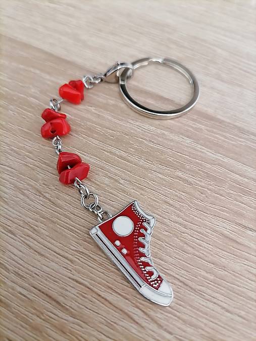 Kľúčenky - Kľúčenka, prívesok na kabelku - červené tenisky  - 16858222_