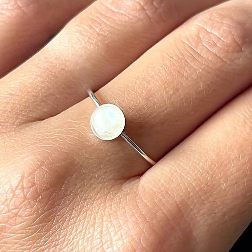 ZĽAVA 50% Moonstone Ring Ag925 / Jemný strieborný prsteň s mesačným kameňom E045