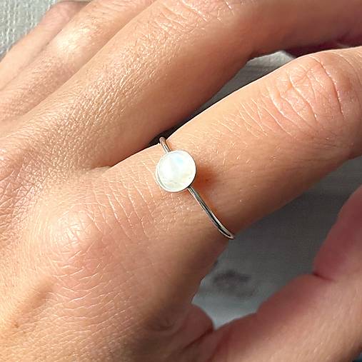 ZĽAVA 50% Moonstone Ring Ag925 / Jemný strieborný prsteň s mesačným kameňom E045