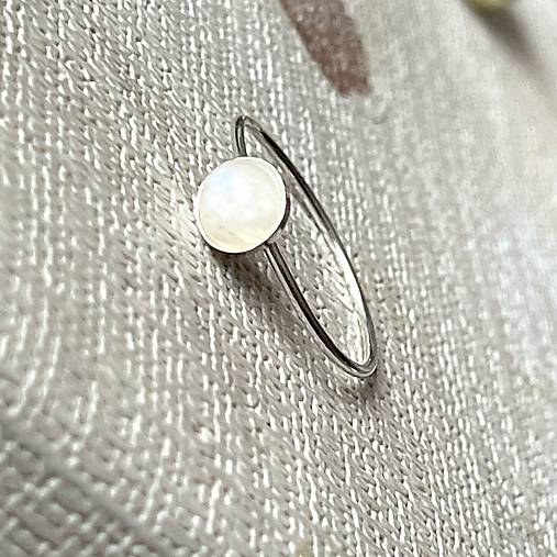 ZĽAVA 50% Moonstone Ring Ag925 / Jemný strieborný prsteň s mesačným kameňom E045