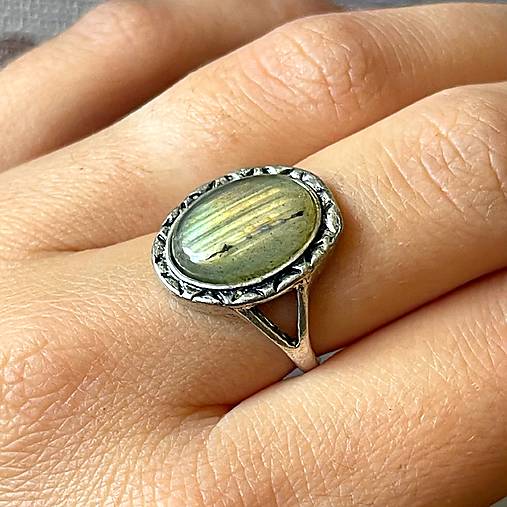 Antique Silver Labradorite Ring / Starostrieborný prsteň s labradoritom E045