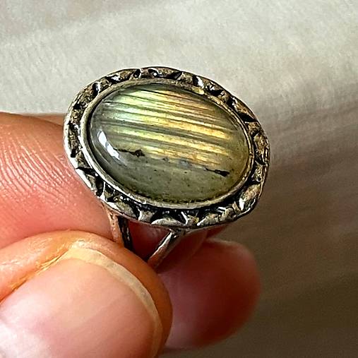 Antique Silver Labradorite Ring / Starostrieborný prsteň s labradoritom E045