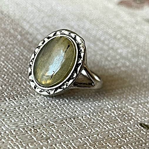 Antique Silver Labradorite Ring / Starostrieborný prsteň s labradoritom E045