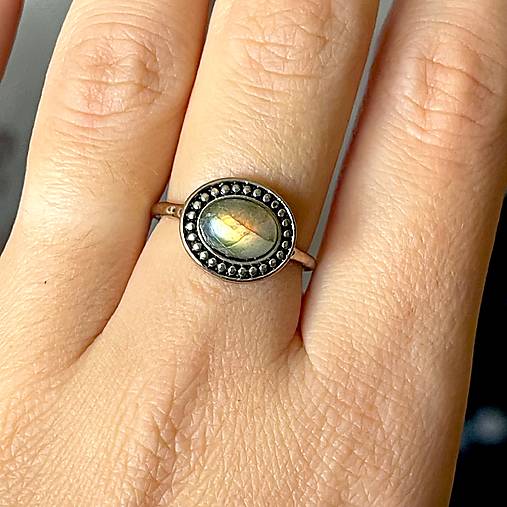 Antique Gold Labradorite Ring / Starozlatý prsteň s labradoritom E045