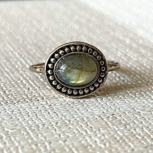 Antique Gold Labradorite Ring / Starozlatý prsteň s labradoritom E045