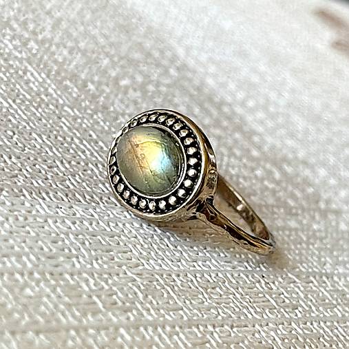 Antique Gold Labradorite Ring / Starozlatý prsteň s labradoritom E045