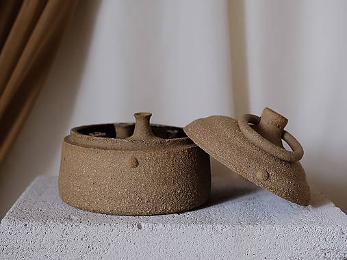 Dekorácie - LOOP dóza s vekom a malými vázami - 01 (6 malých váz) - 16866972_