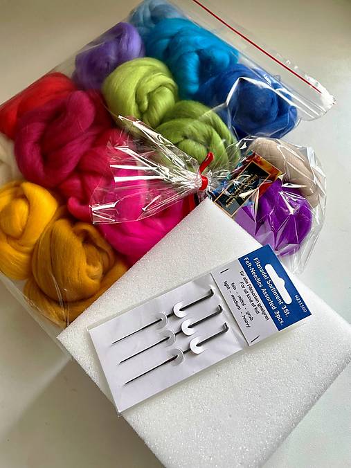 Textil - Sada na plstenie  Pestrá MH2 150 g vlna + ihly, podložka - 16872377_