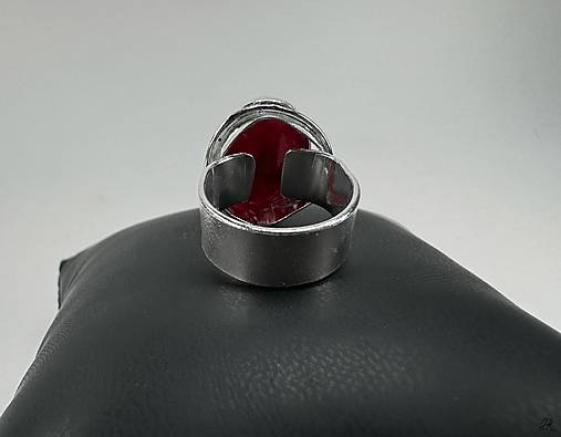 Originálny strieborný 925/1000 prsteň s rubínom, veľkosť 59