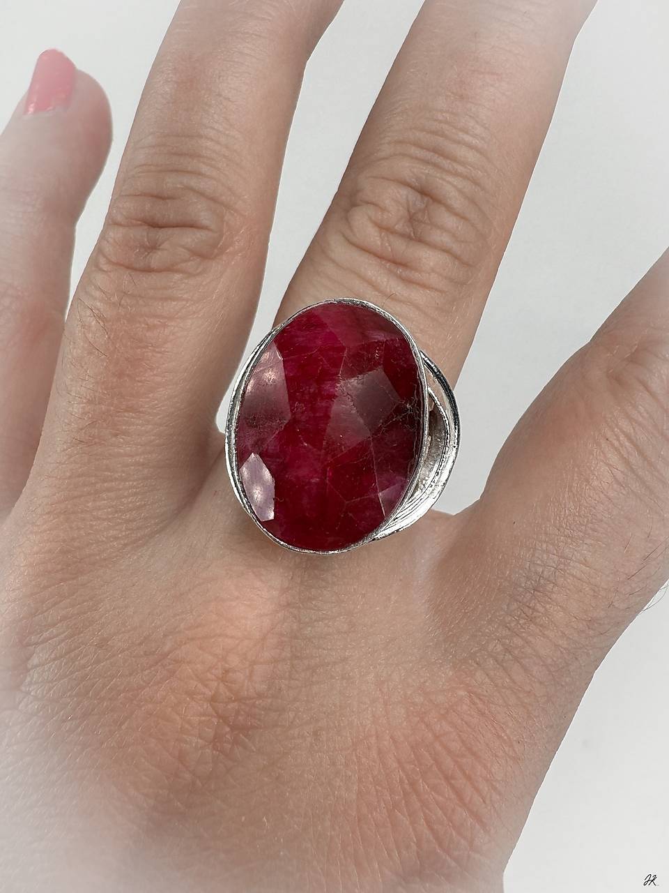 Originálny strieborný 925/1000 prsteň s rubínom, veľkosť 59