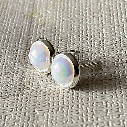 Rainbow Stud Earrings / Napichovacie náušnice s perleťovými dúhovými kabošonmi E049 (č.1)