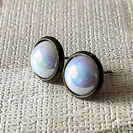 Rainbow Stud Earrings / Napichovacie náušnice s perleťovými dúhovými kabošonmi E049