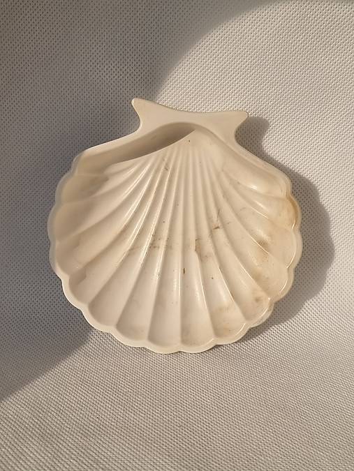 Nádoby - Mušľa podtácka z jesmonite - 16875819_