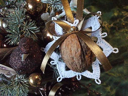 Dekorácie - *** Vintage oriešky s mašličkou *** (Strieborná stužka) - 16881132_