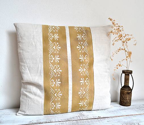 Úžitkový textil - Ľanový vankúš s ornamentom-50 x 50 cm - 16880669_