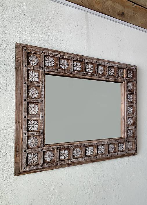 Zrkadlá - Zrkadlo drevené-kvetinkové (Výška 81 cm, dĺžka 64 cm, hrúbka 4 cm, šírka lišty 14 cm, cena zrkadla 15 € - Hnedá) - 16880886_