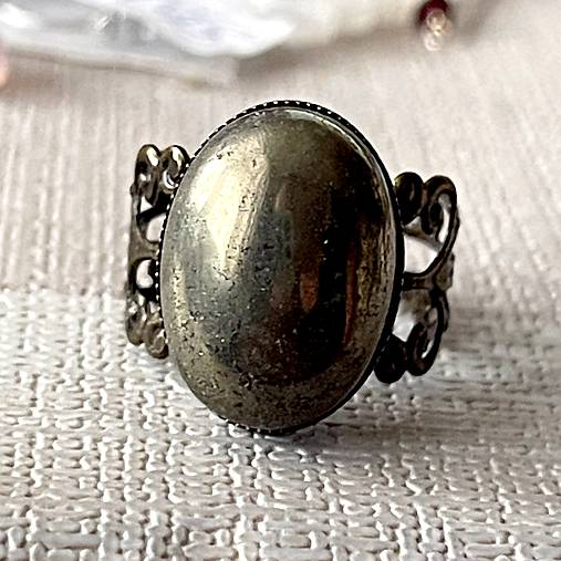 Romantic Pyrite Ring / Prsteň s pyritom v bronzovej farbe E050