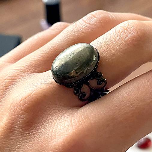 Romantic Pyrite Ring / Prsteň s pyritom v bronzovej farbe E050