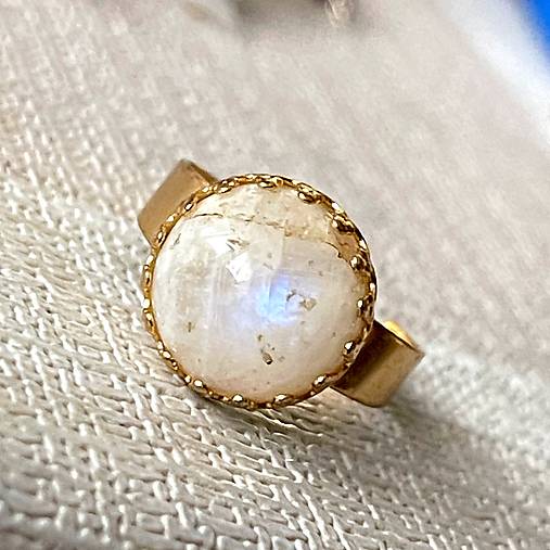 Moonstone Stainless Steel Gold Ring / Elegantný prsteň s mesačným kameňom - oceľ E050