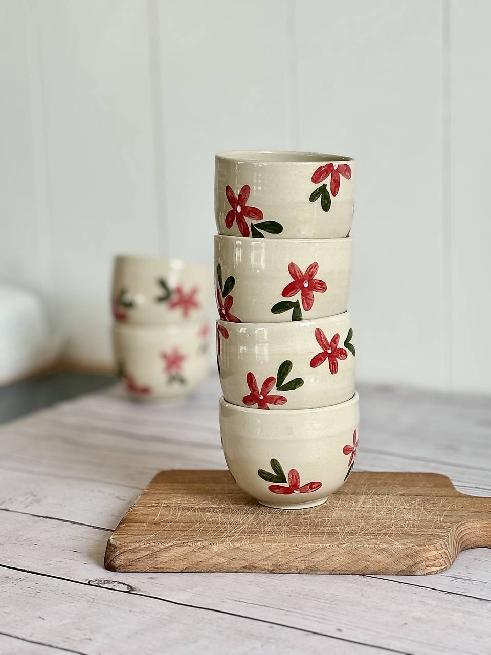 Červené kvety - pohárik cappuccino (200ml, bez uška)