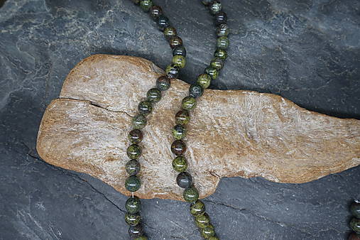 Minerály - Krveľ 10mm šnúra (1) - 16899216_