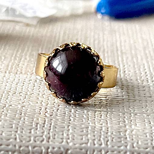 Dark Garnet Stainless Steel Gold Ring / Elegantný prsteň s tmavým granátom - oceľ E050